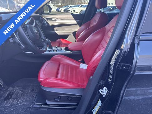 Used 2022 Alfa Romeo Stelvio Veloce image 6