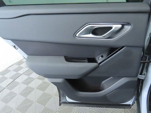 Used 2025 Land Rover Range Rover Velar Dynamic SE image 27