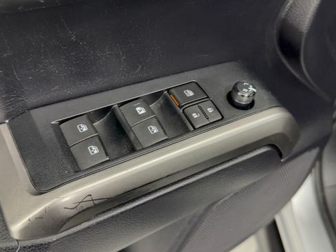 Used 2020 Toyota Tacoma SR5 AWD/4WD image 15