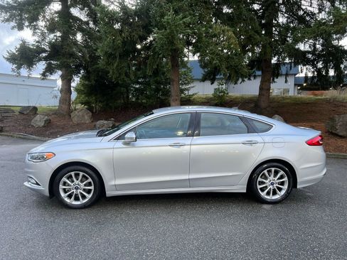 Used 2017 Ford Fusion SE image 9