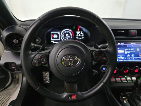 Used 2023 Toyota GR86 Premium image 10