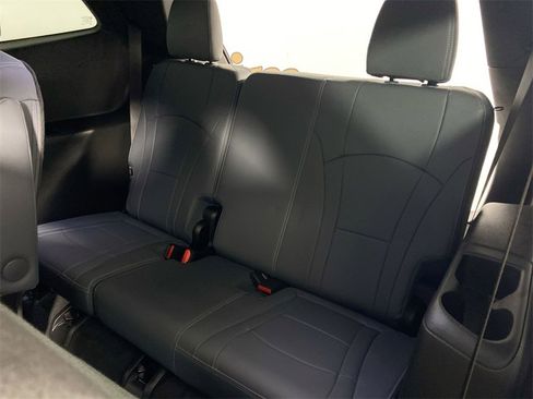 Used 2023 Buick Enclave Essence image 22