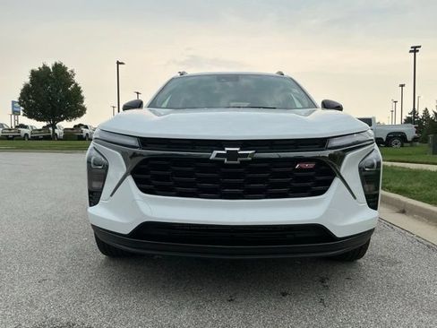 Used 2025 Chevrolet Trax RS w/ Sunroof Package FWD image 8
