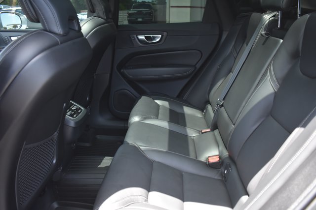 Used 2023 Volvo XC60 B5 Ultimate w/ Climate Package FWD image 16