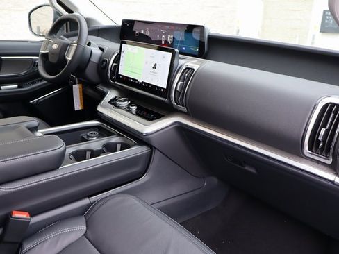 New 2026 Ford Expedition Platinum w/ Driver's Package image 43