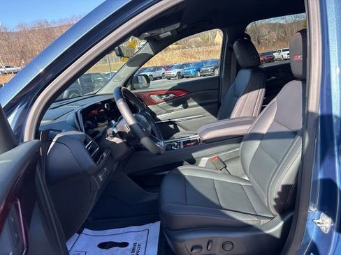 Used 2025 Chevrolet Traverse Z71 w/ Enhanced Driving Package image 9