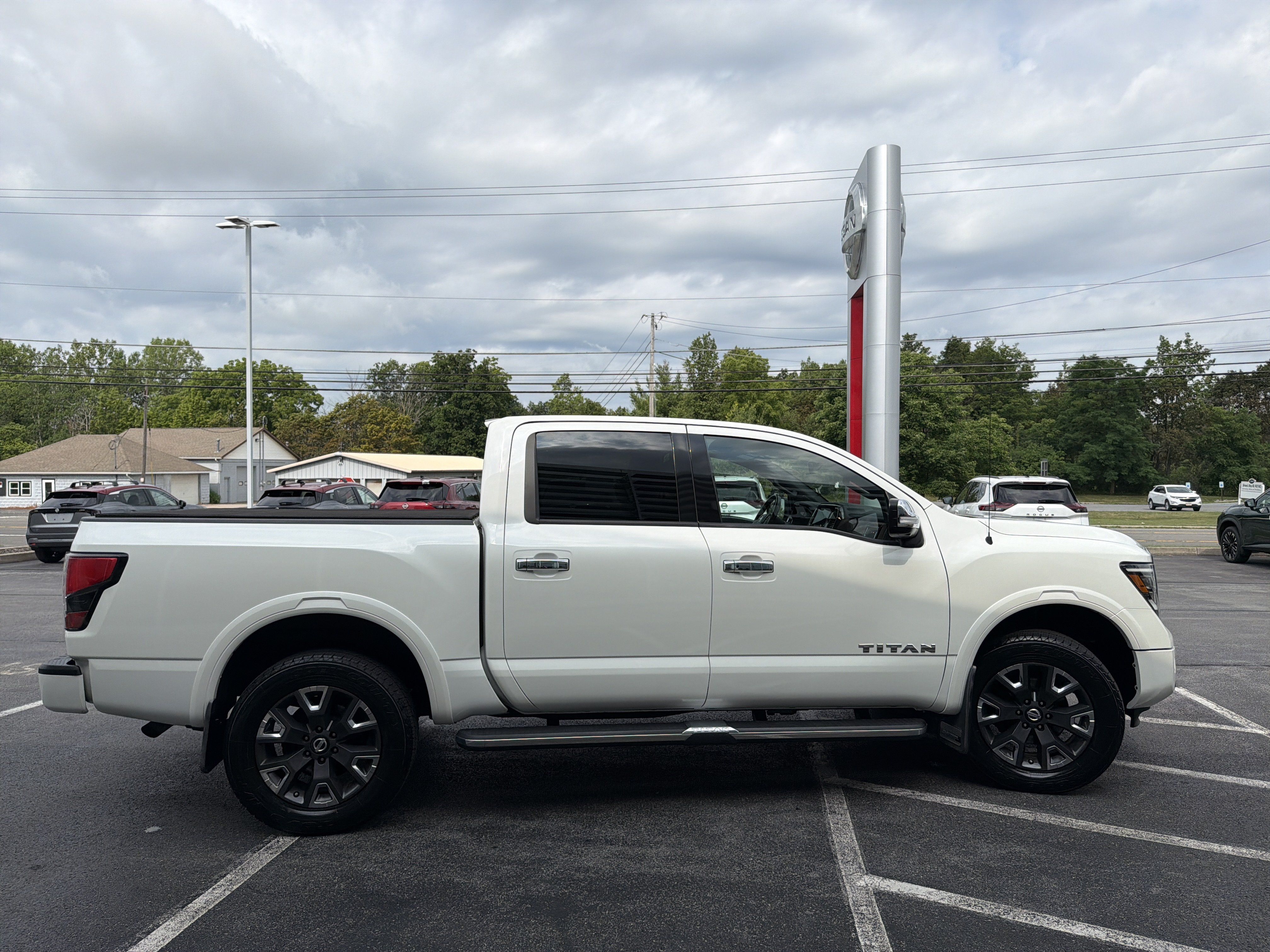 Used 2021 Nissan Titan Platinum Reserve w/ Moonroof Package AWD/4WD image 8