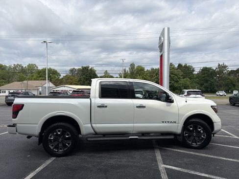 Used 2021 Nissan Titan Platinum Reserve w/ Moonroof Package AWD/4WD image 8
