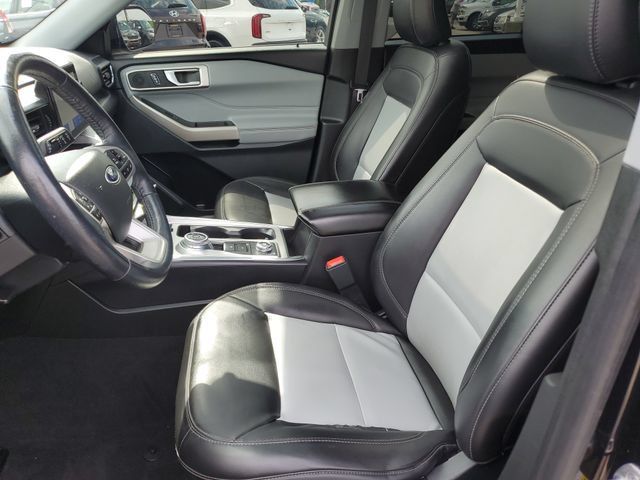 Used 2023 Ford Explorer XLT w/ Equipment Group 202A AWD/4WD image 24