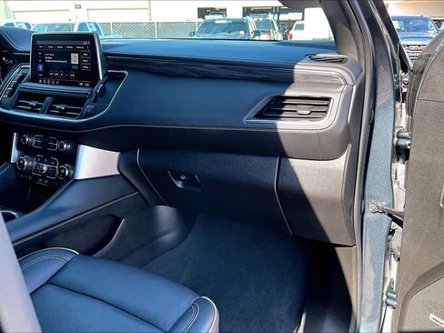 Used 2021 GMC Yukon SLT w/ SLT Premium Package image 18