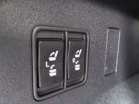 Used 2020 Lexus RX 350L Premium w/ Premium Package image 38