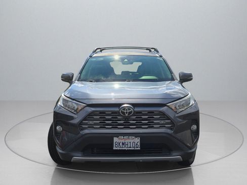 Used 2019 Toyota RAV4 Limited image 2