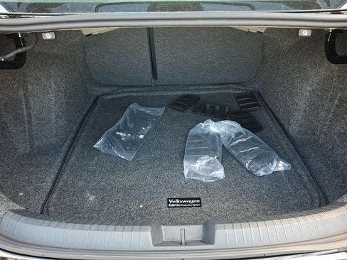 Certified 2025 Volkswagen Jetta Sport FWD image 29