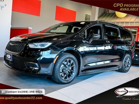 Used 2021 Chrysler Pacifica Touring-L w/ S Appearance Package AWD/4WD image 1