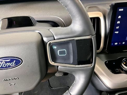 Used 2025 Ford Expedition Active image 15