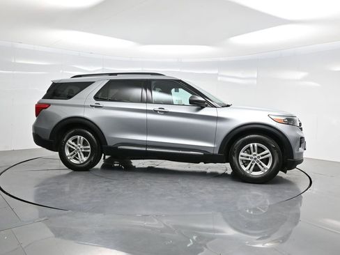 Used 2022 Ford Explorer XLT RWD image 30