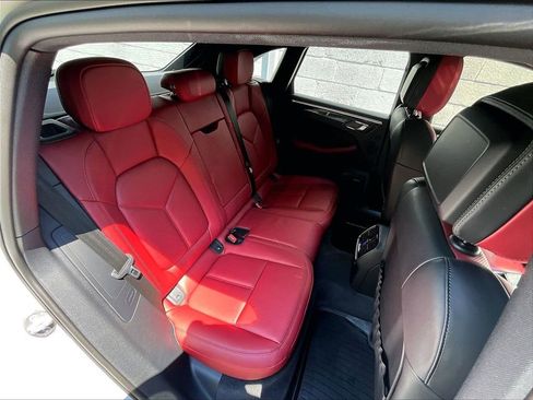 Certified 2024 Porsche Macan AWD/4WD image 21