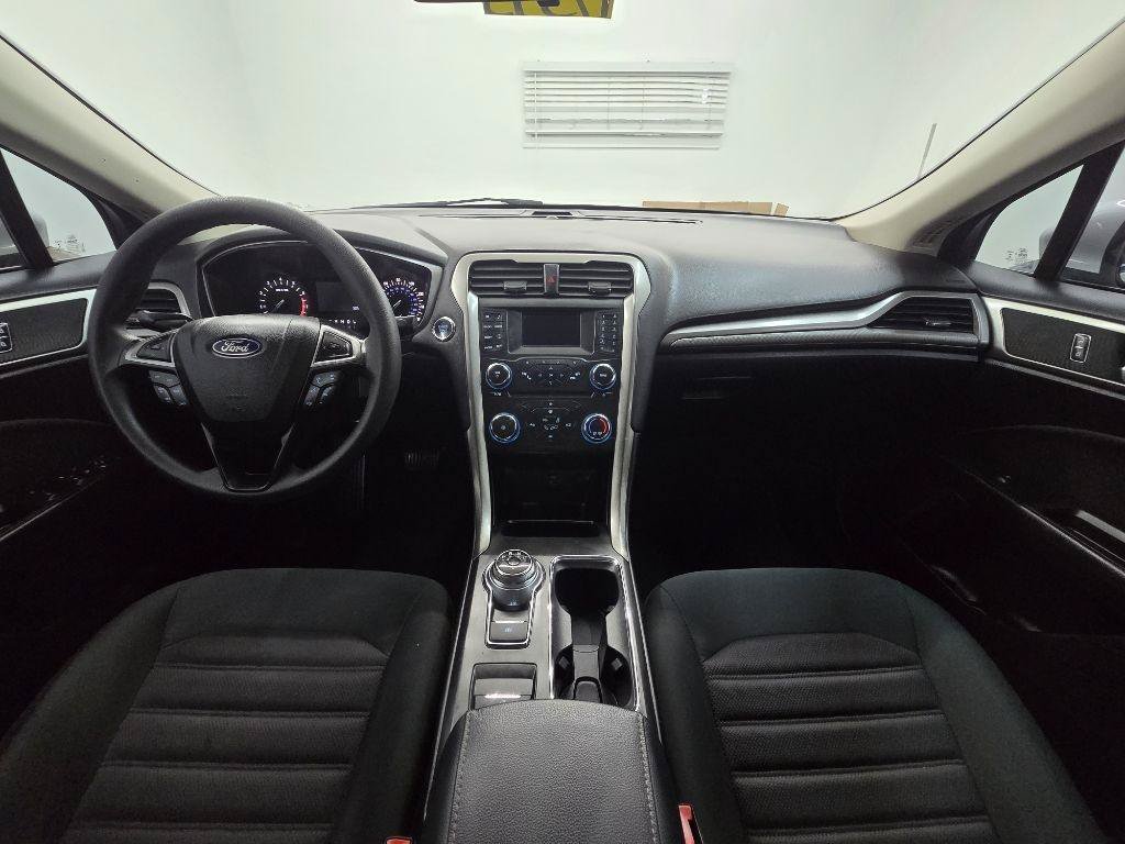 Used 2018 Ford Fusion SE FWD image 19