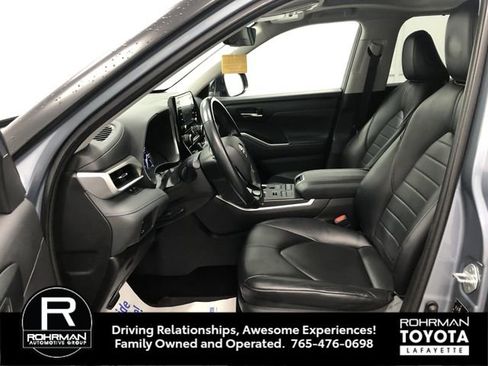 Used 2021 Toyota Highlander XLE image 12
