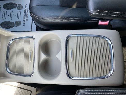 Used 2019 Dodge Grand Caravan SXT image 15