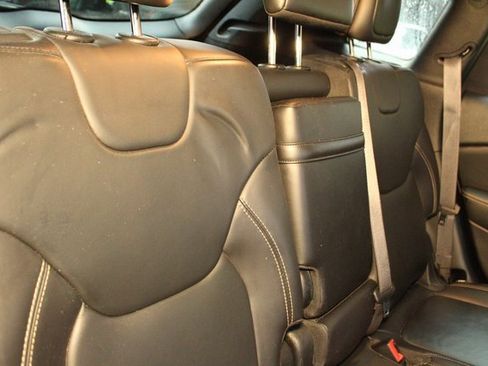 Used 2017 Jeep Cherokee Limited image 14