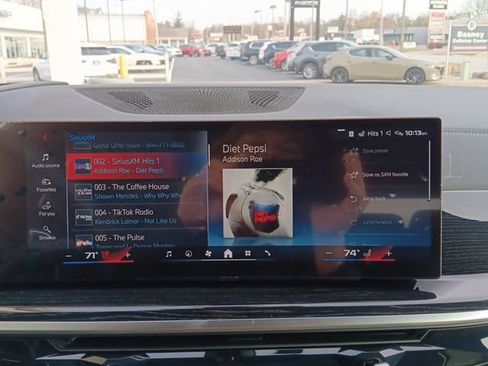 Used 2025 BMW X7 M60i image 30