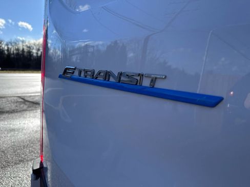 Used 2022 Ford E-Transit 148 High Roof Extended image 36