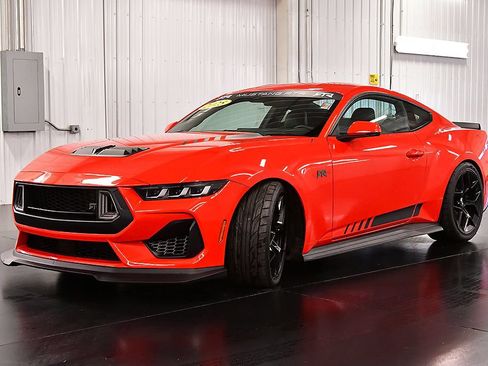 Used 2025 Ford Mustang GT Premium w/ GT Performance Package RWD image 3