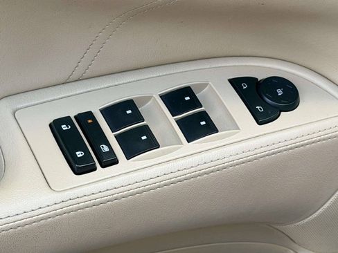 Used 2011 Buick Lucerne CXL FWD image 15