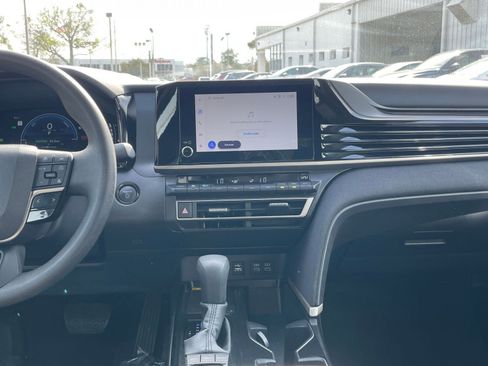 Used 2025 Toyota Camry LE image 18