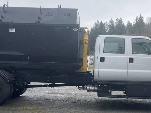Used 2023 Ford F750 2WD Crew Cab Super Duty image 6