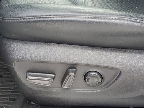 Used 2023 Toyota Highlander Limited image 22