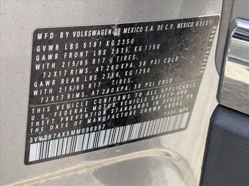 Used 2021 Volkswagen Tiguan SE w/ Panoramic Sunroof Package FWD image 26