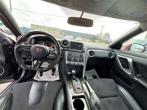 Used 2010 Nissan GT-R Premium image 26