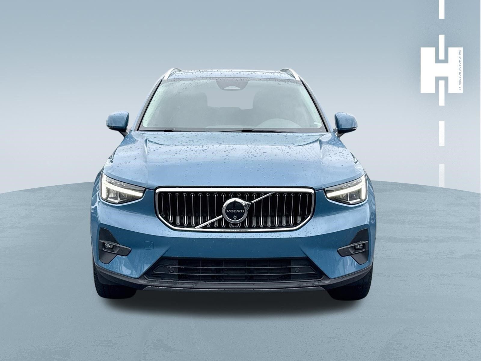 Used 2024 Volvo XC40 B5 Plus AWD/4WD image 2