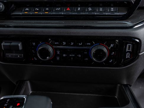 Used 2025 Chevrolet Silverado 1500 ZR2 w/ Technology Package image 25