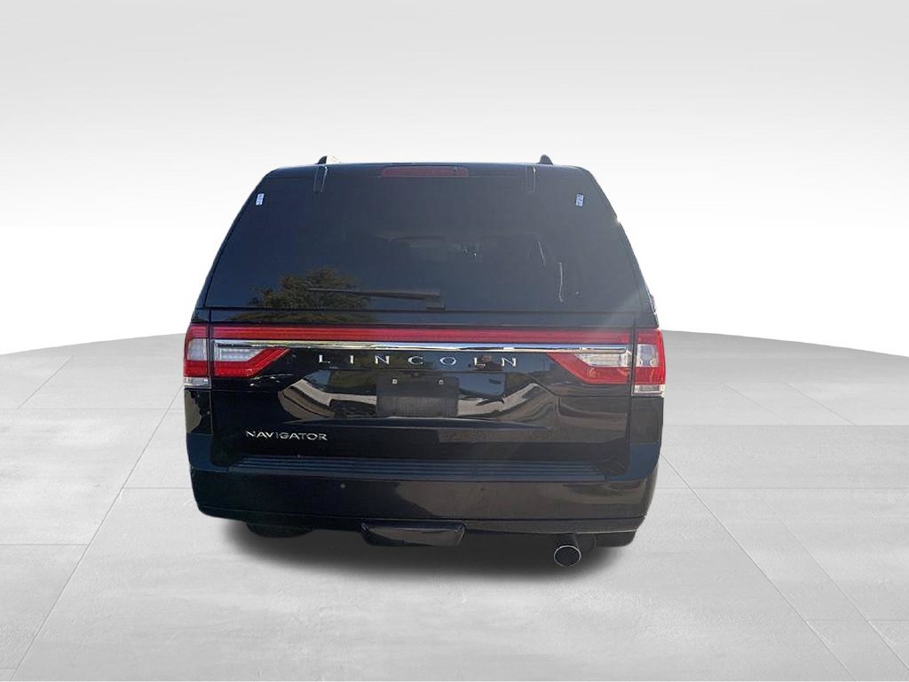 Used 2017 Lincoln Navigator Reserve AWD/4WD image 5