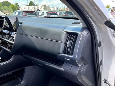 Certified 2025 Nissan Pathfinder SL FWD image 23