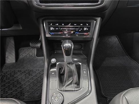 Used 2022 Volkswagen Tiguan SE AWD/4WD image 11