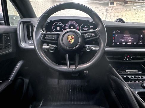 Used 2024 Porsche Cayenne S AWD/4WD image 8