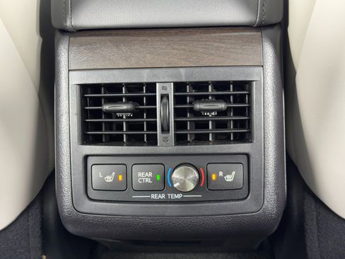 Used 2016 Toyota Avalon Limited w/ Toyota Safety Sense Package image 32