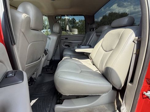 Used 2005 Chevrolet Silverado 2500 LT w/ Heavy-Duty Power Package AWD/4WD image 8