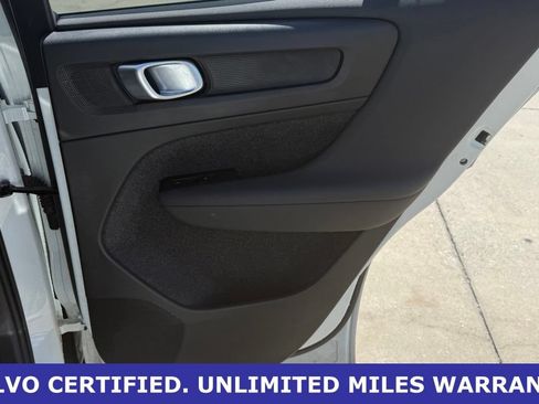 Certified 2025 Volvo XC40 B5 Plus AWD/4WD image 14