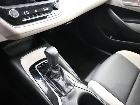 Used 2025 Toyota Corolla LE FWD image 8