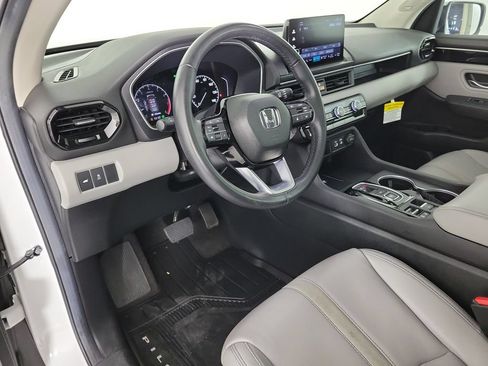 Used 2025 Honda Pilot Touring image 18