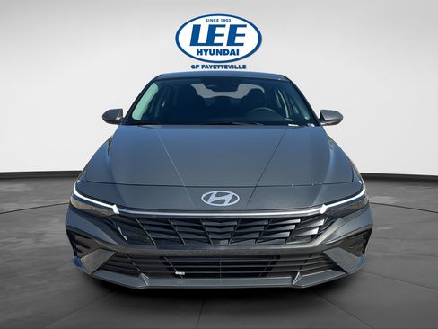 Certified 2026 Hyundai Elantra SE FWD image 8