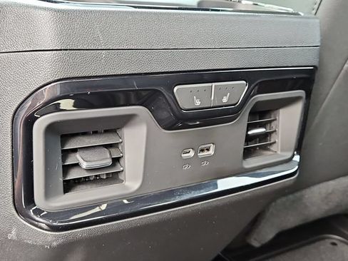 Used 2023 GMC Sierra 1500 AT4 w/ AT4 Preferred Package AWD/4WD image 18
