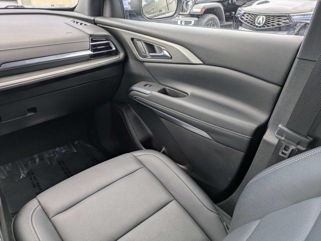 Used 2025 Chevrolet Traverse LT FWD image 19