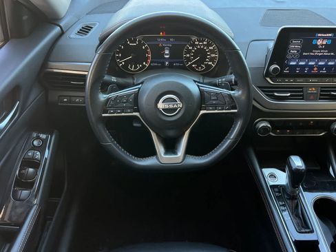 Used 2024 Nissan Altima 2.5 SR FWD image 16
