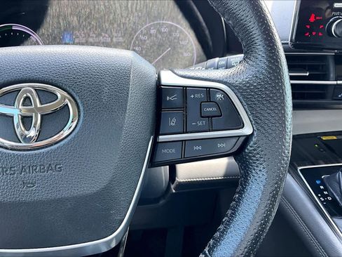 Used 2021 Toyota Sienna Limited FWD image 25